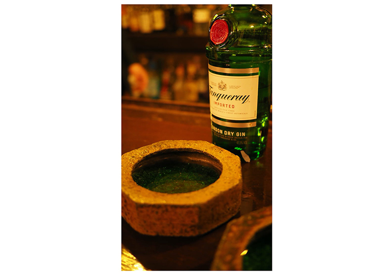 事例３：バーナード・リーチの『リーチ・バー』の灰皿